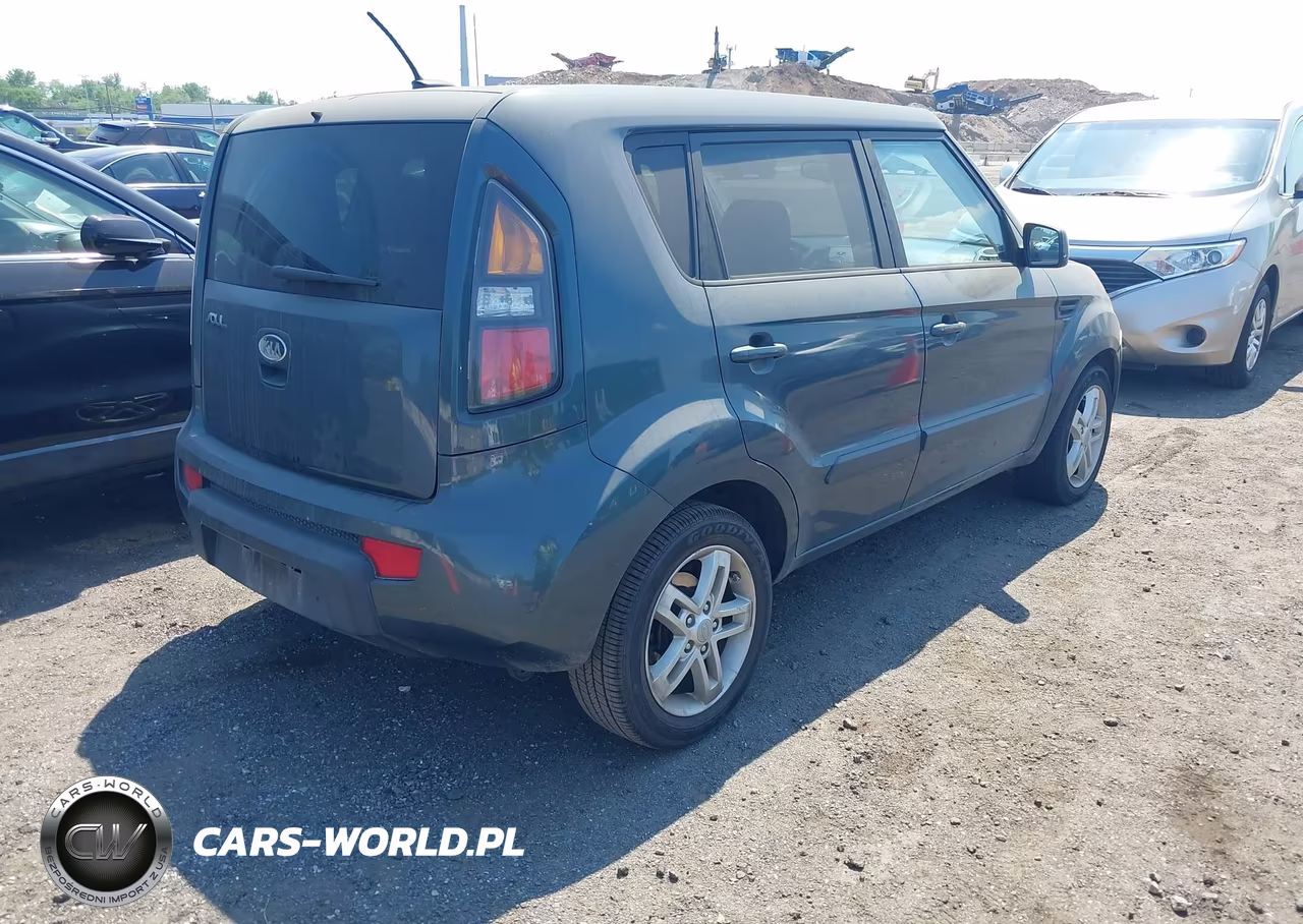2011 Kia Soul + VIN:KNDJT2A23B7272477 - 4