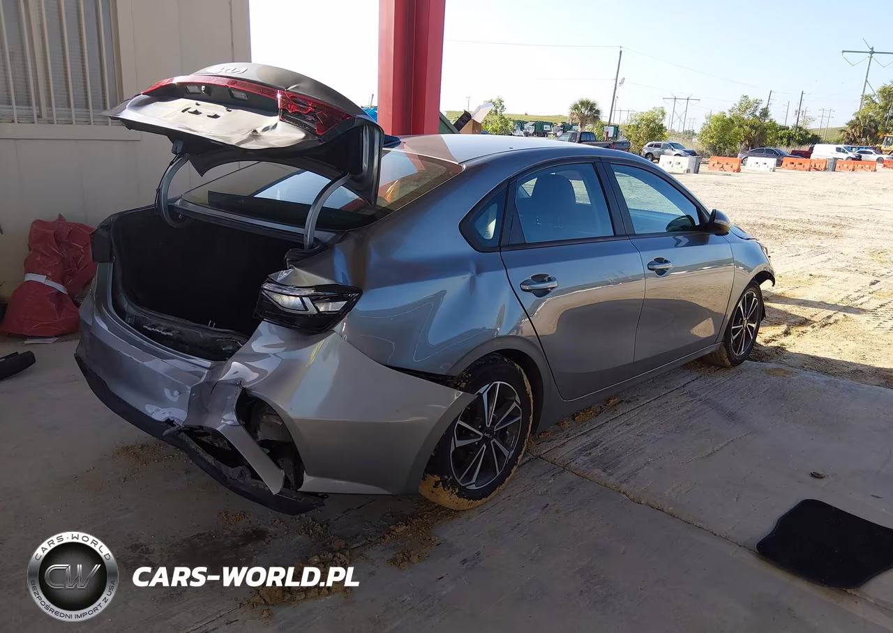 2022 Kia Forte Lxs VIN:3KPF24AD0NE465549 - 4