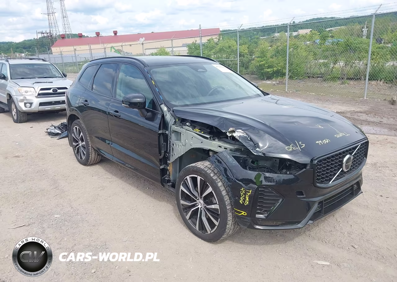 2023 Volvo Xc60 B5 Plus Dark Theme – zdjęcie 1 z 17