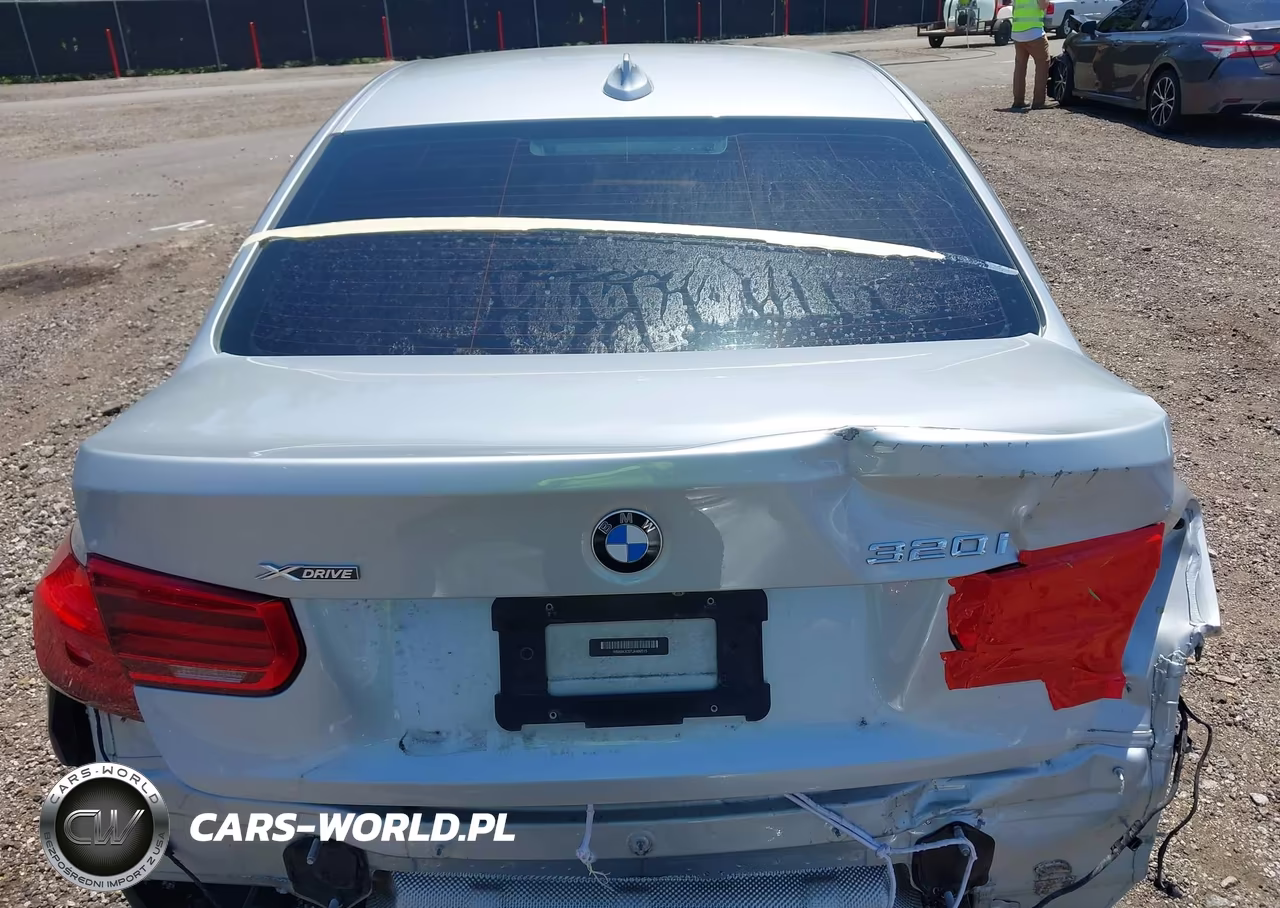2018 BMW 320I xDrive VIN:WBA8A3C57JA489515 - 17