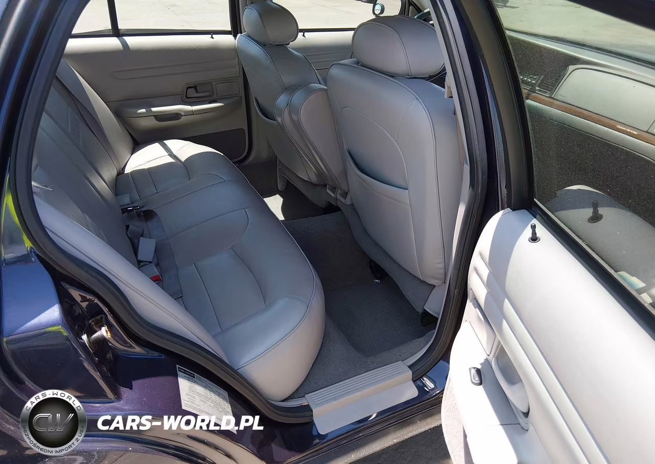 2001 Ford Crown Victoria Lx VIN:2FAFP74W31X122535 - 8