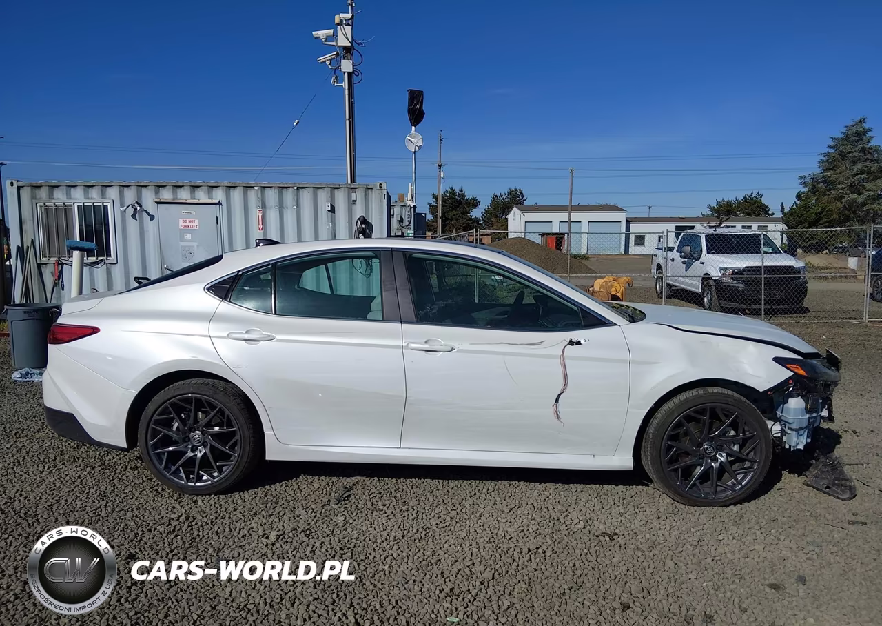 2026 Toyota Camry Xle VIN:4T1DBADKXTU039992 - 14
