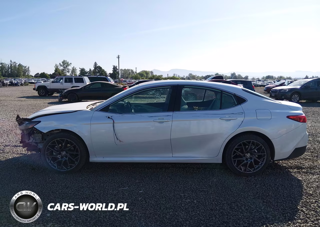 2026 Toyota Camry Xle VIN:4T1DBADKXTU039992 - 15