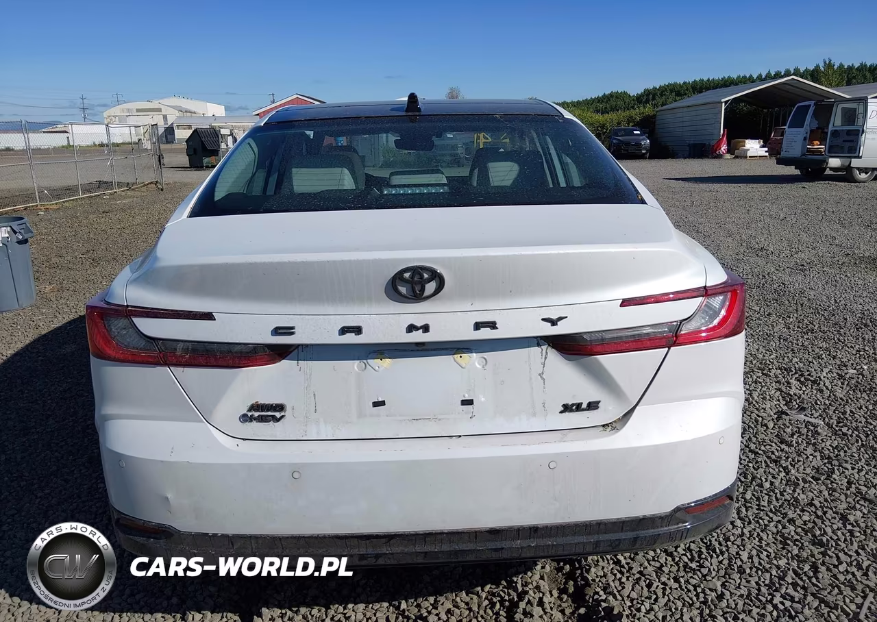 2026 Toyota Camry Xle VIN:4T1DBADKXTU039992 - 17