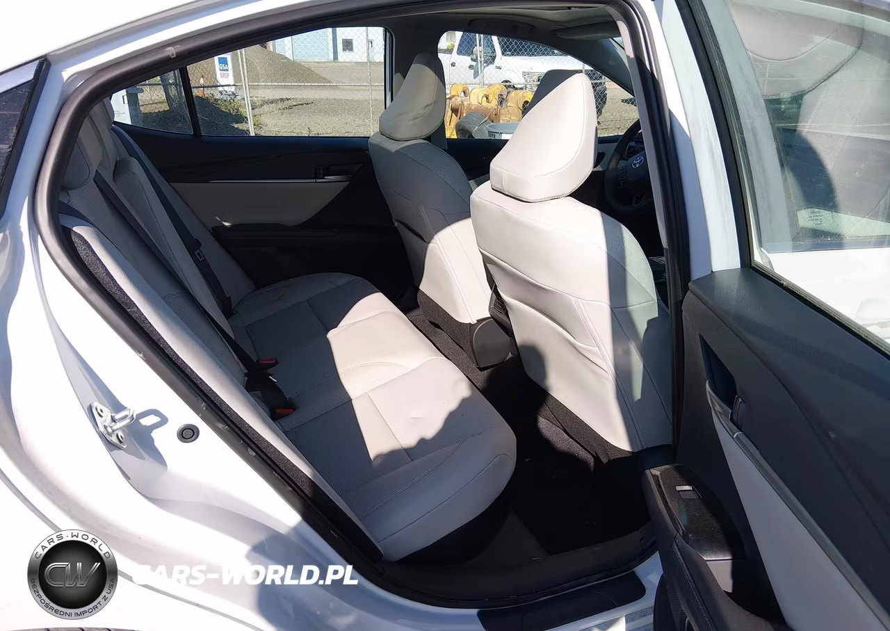 2026 Toyota Camry Xle VIN:4T1DBADKXTU039992 - 8