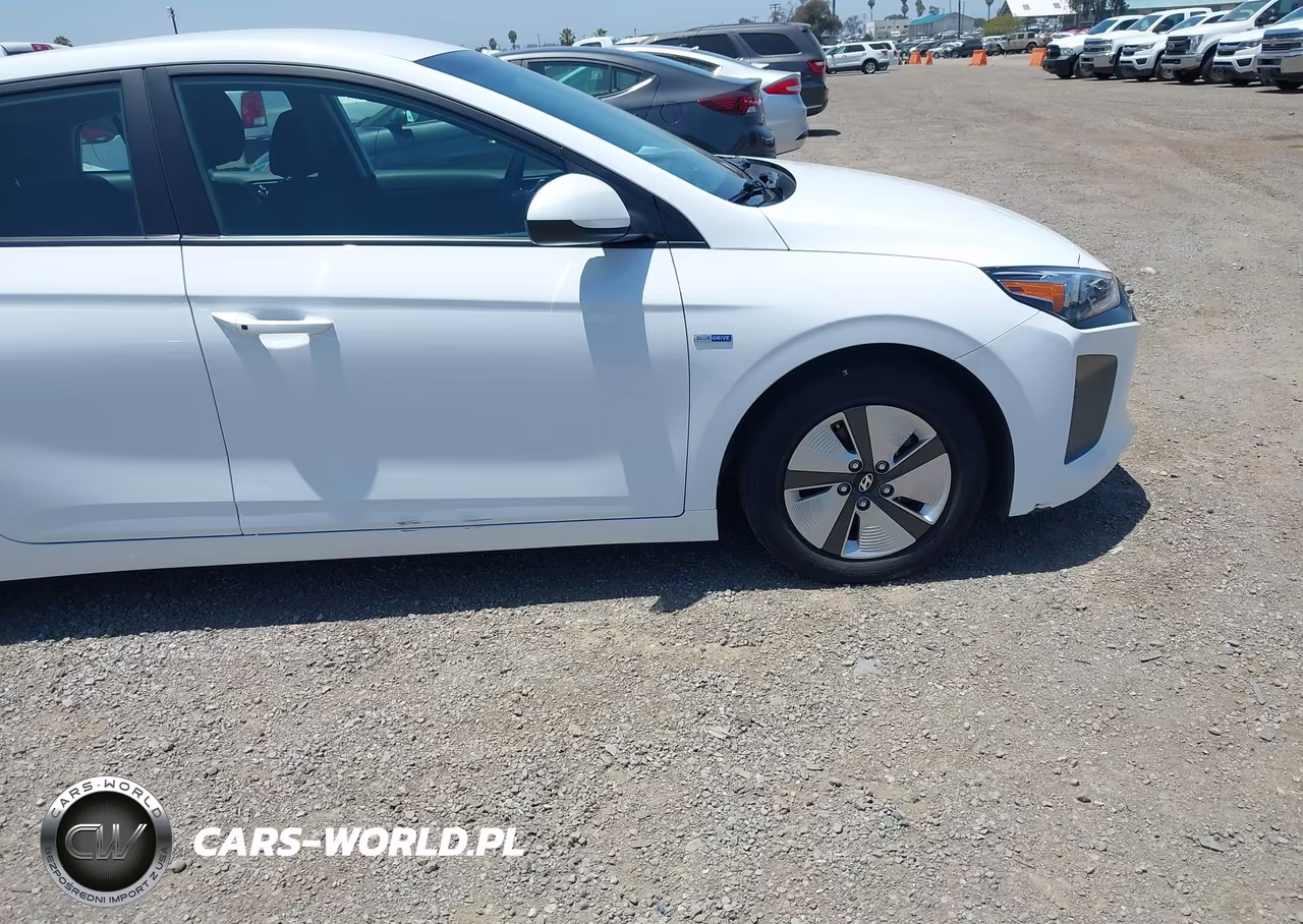 2019 Hyundai Ioniq Hybrid Blue VIN:KMHC65LC2KU107671 - 15
