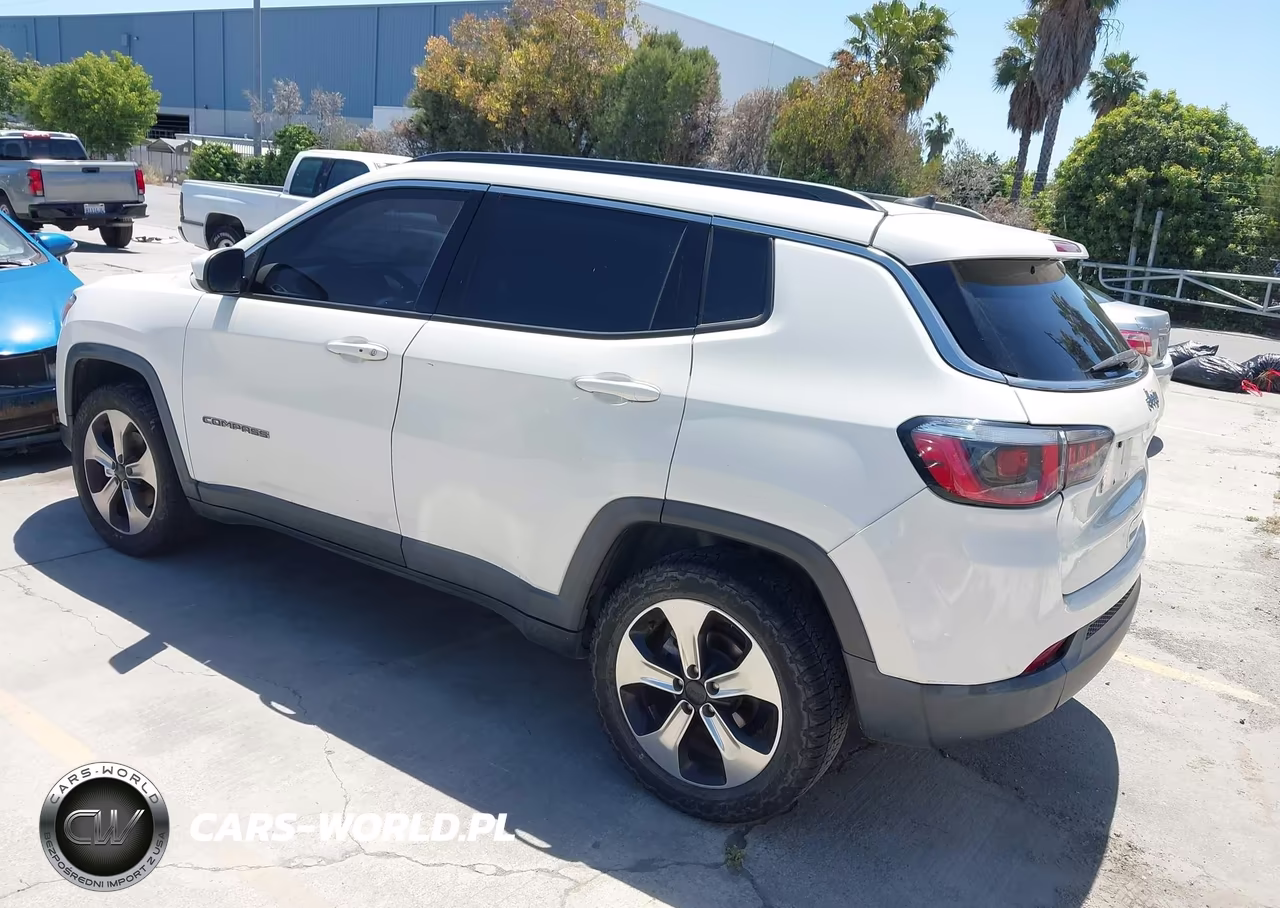 2017 Jeep New Compass Latitude 4X4 VIN:3C4NJDBB0HT681722 - 3