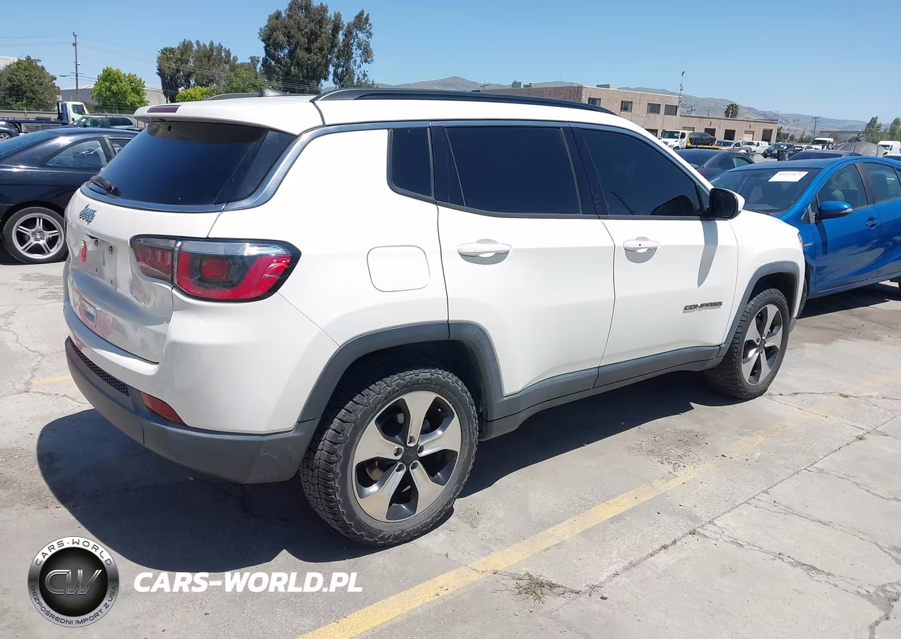 2017 Jeep New Compass Latitude 4X4 VIN:3C4NJDBB0HT681722 - 4