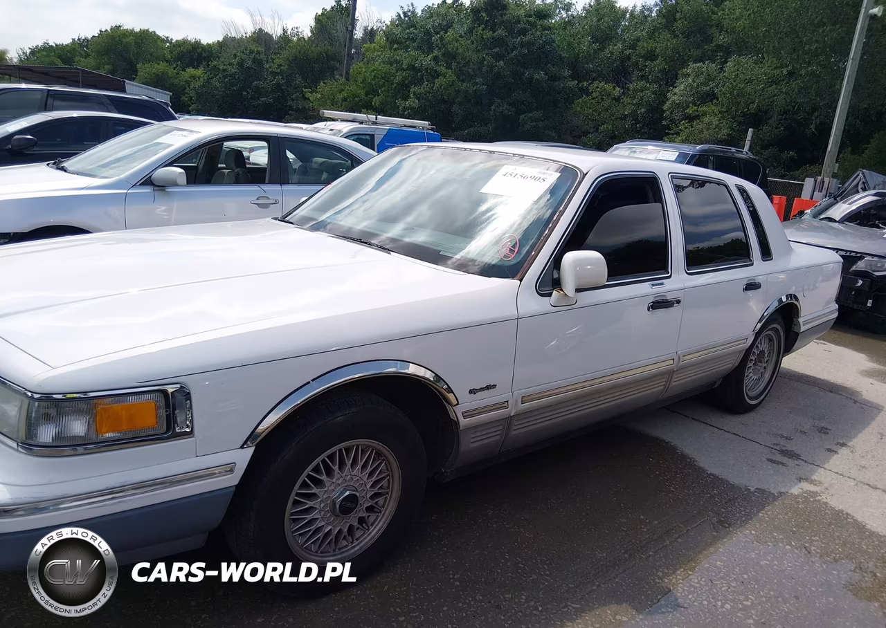 1997 Lincoln Town Car Signature VIN:1LNLM82W0VY637279 - 14