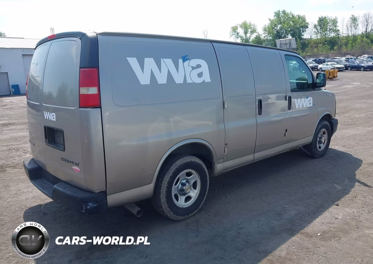 2004 Chevrolet Express VIN:1GCFG15X141110928 - 4