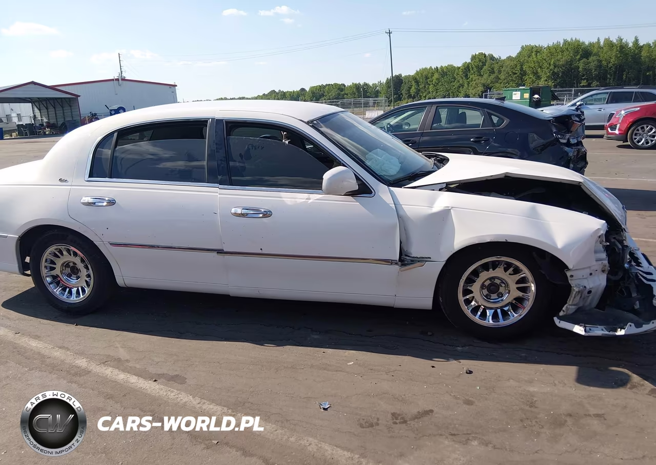 2000 Lincoln Town Car Cartier VIN:1LNHM83W3YY884322 - 12