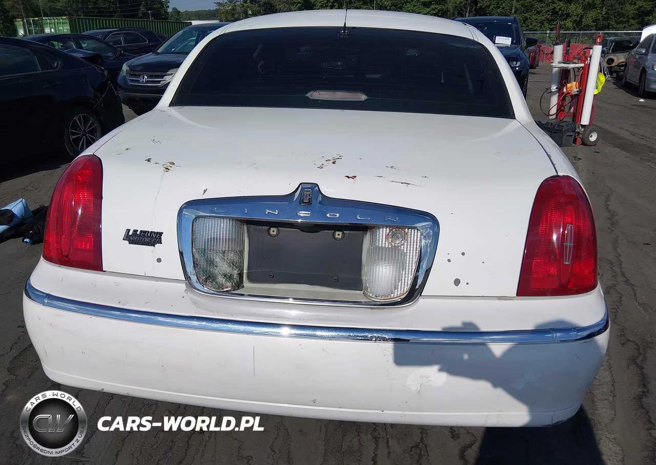 2000 Lincoln Town Car Cartier VIN:1LNHM83W3YY884322 - 15