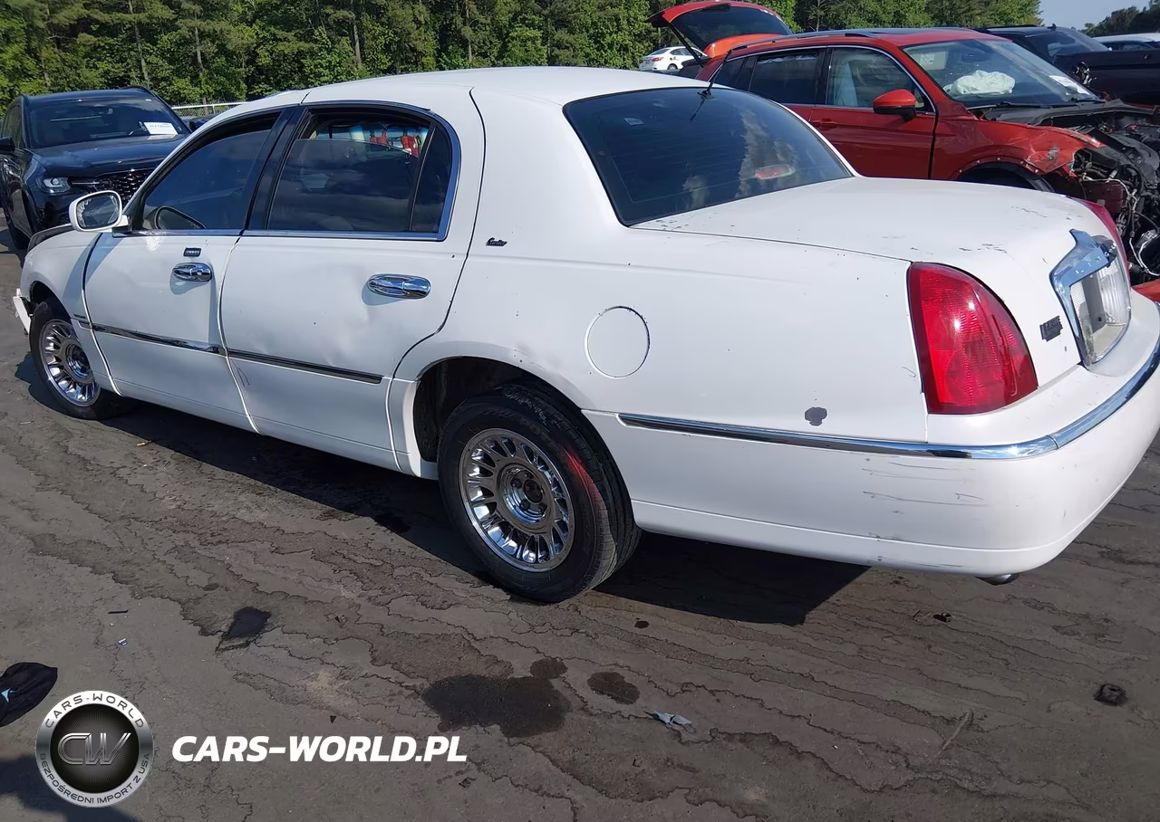 2000 Lincoln Town Car Cartier VIN:1LNHM83W3YY884322 - 3