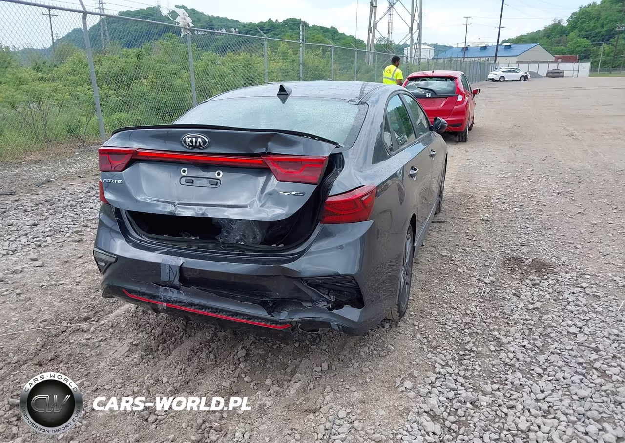 2021 Kia Forte Gt-Line VIN:3KPF34AD5ME407755 - 4