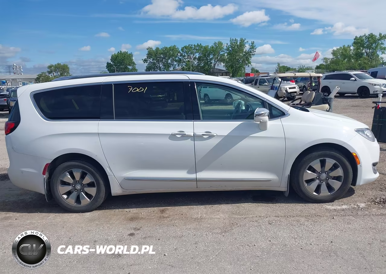2017 Chrysler Pacifica Hybrid Platinum VIN:2C4RC1N79HR739945 - 13