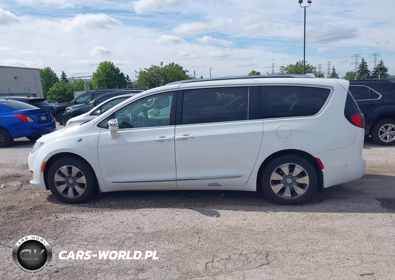 2017 Chrysler Pacifica Hybrid Platinum VIN:2C4RC1N79HR739945 - 14
