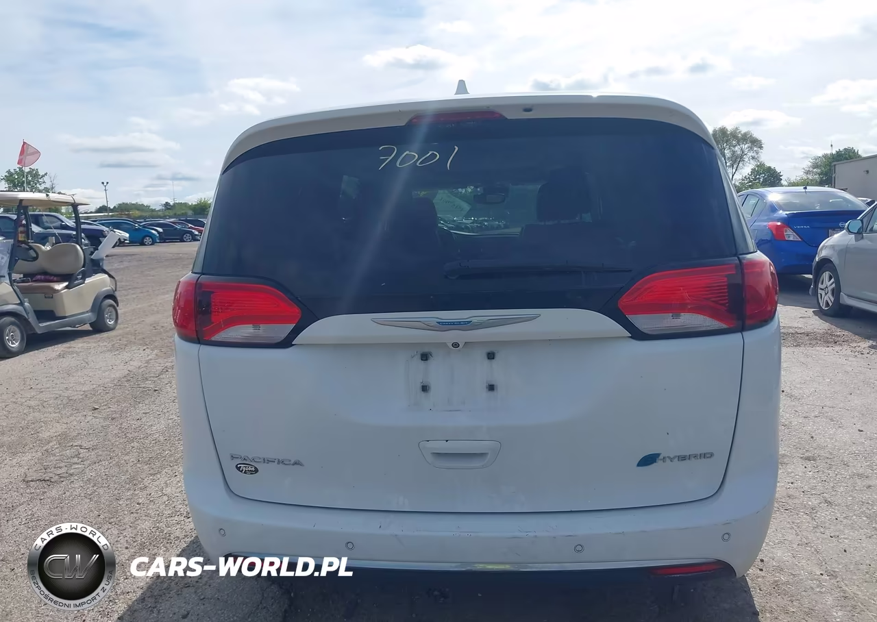 2017 Chrysler Pacifica Hybrid Platinum VIN:2C4RC1N79HR739945 - 16