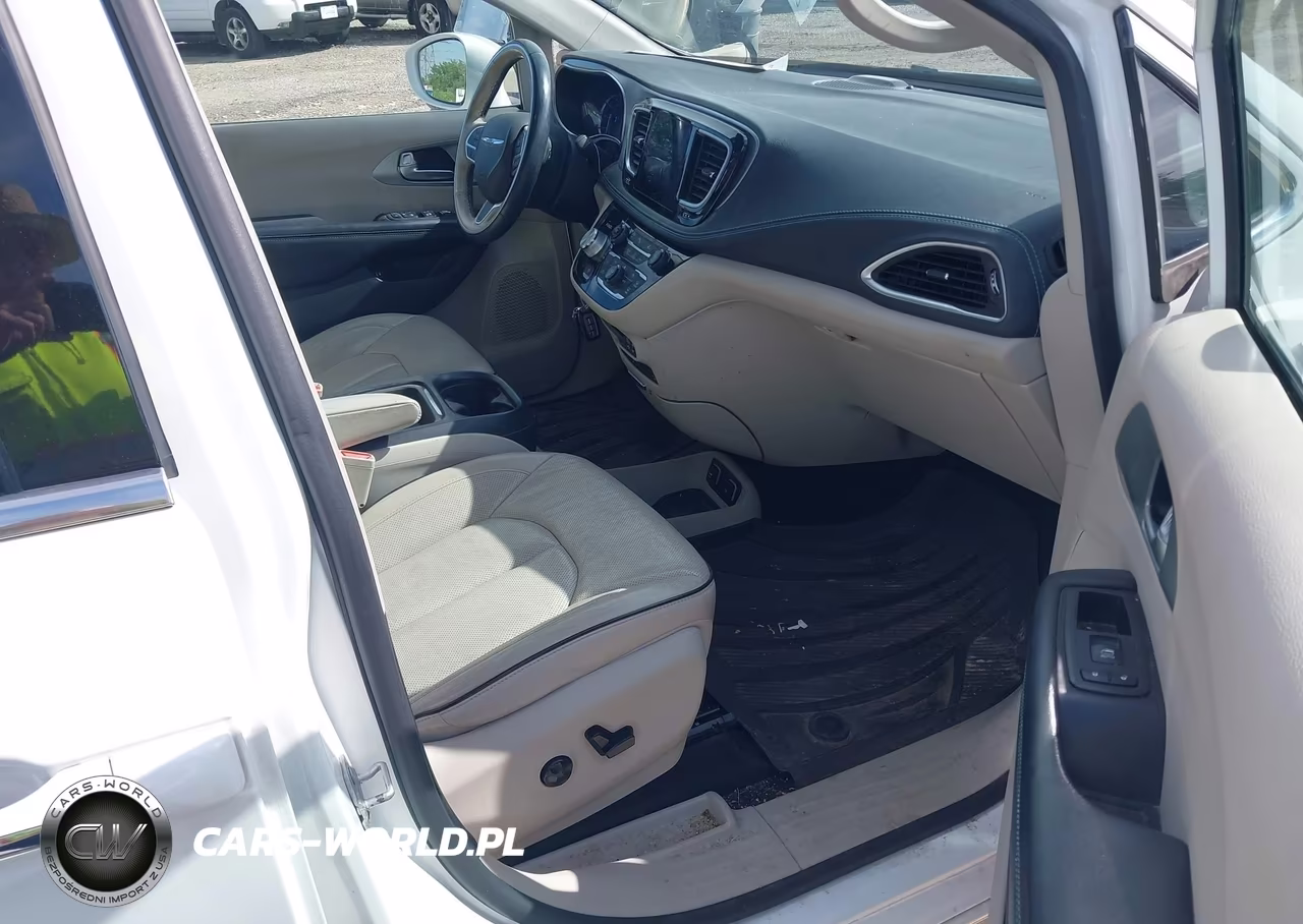 2017 Chrysler Pacifica Hybrid Platinum VIN:2C4RC1N79HR739945 - 5