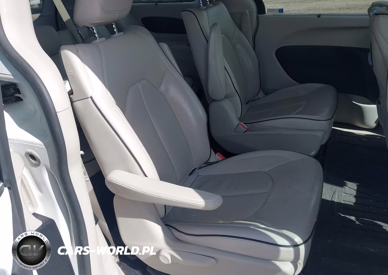 2017 Chrysler Pacifica Hybrid Platinum VIN:2C4RC1N79HR739945 - 8