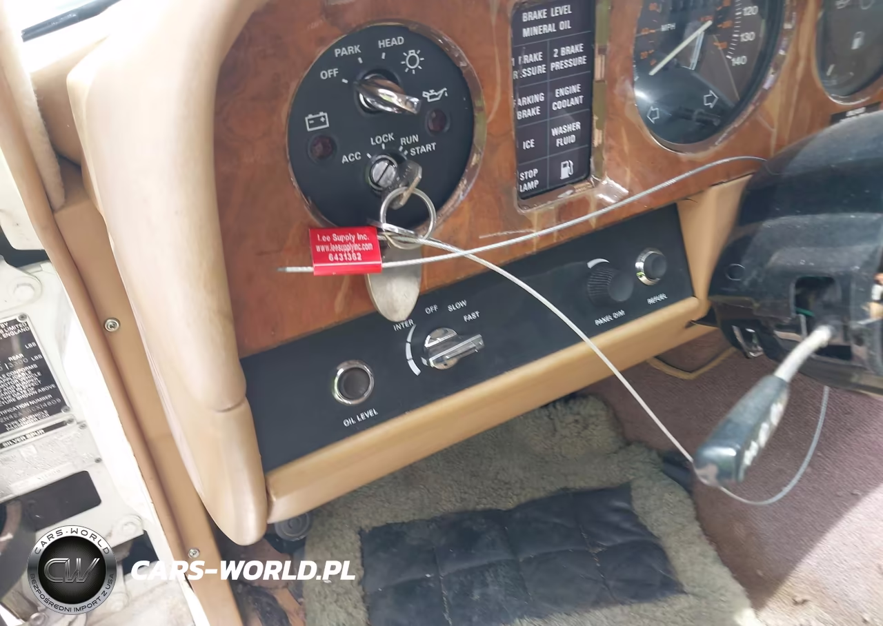 1986 Rolls-Royce Silver Spur VIN:SCAZN42A5GCX14809 - 11