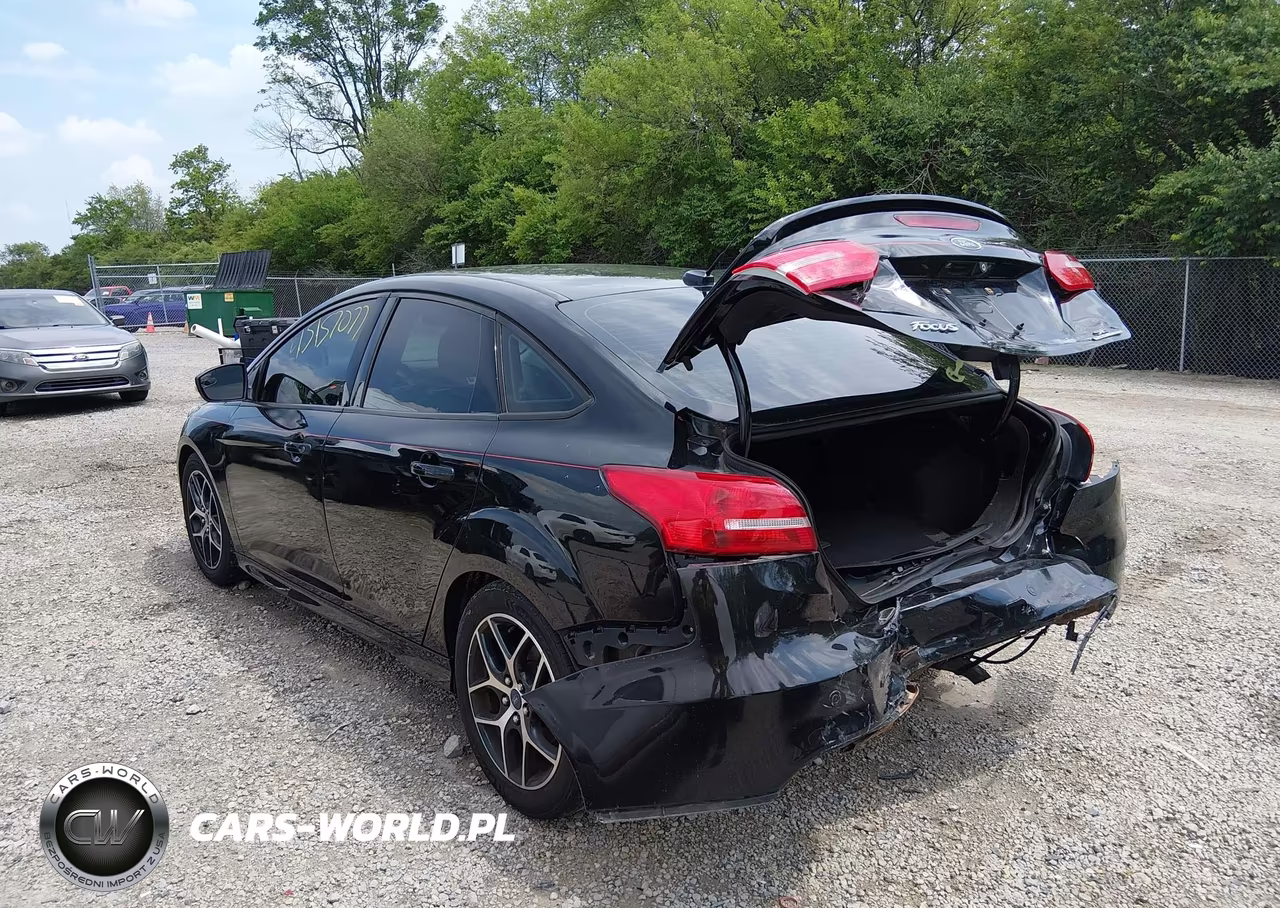 2015 Ford Focus Se VIN:1FADP3F29FL209970 - 3