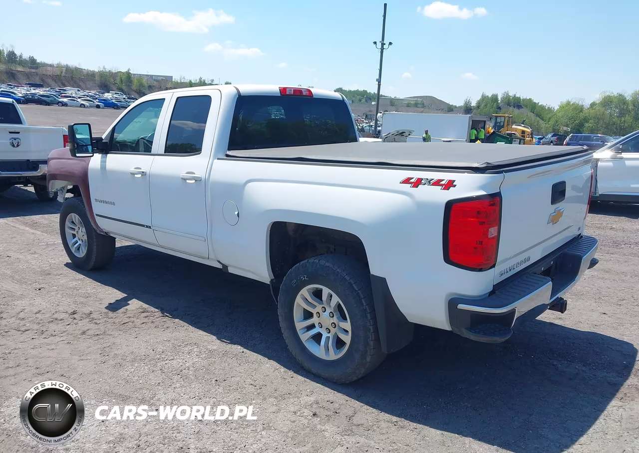 2018 Chevrolet Silverado 1500 1Lt VIN:2GCVKRECXJ1100829 - 3