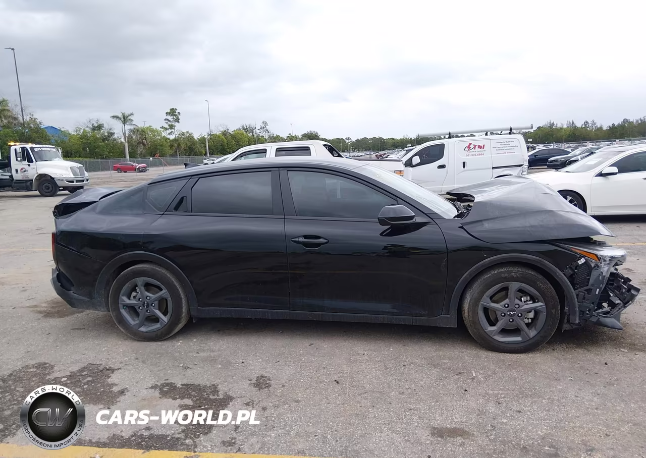 2025 Kia K4 Lxs VIN:3KPFT4DE7SE186712 - 13