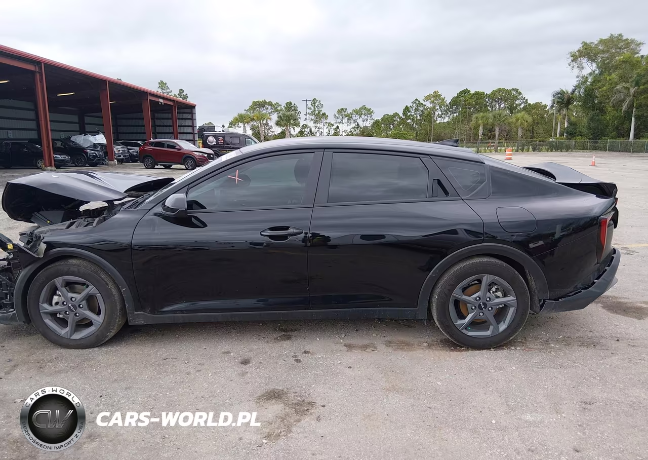 2025 Kia K4 Lxs VIN:3KPFT4DE7SE186712 - 14