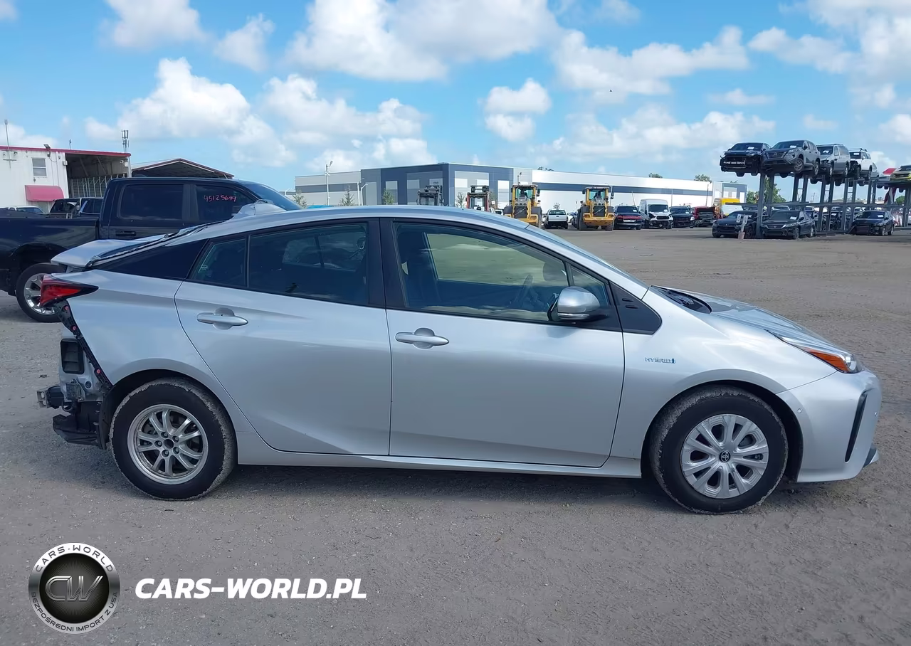 2021 Toyota Prius Le VIN:JTDKAMFU1M3146824 - 14