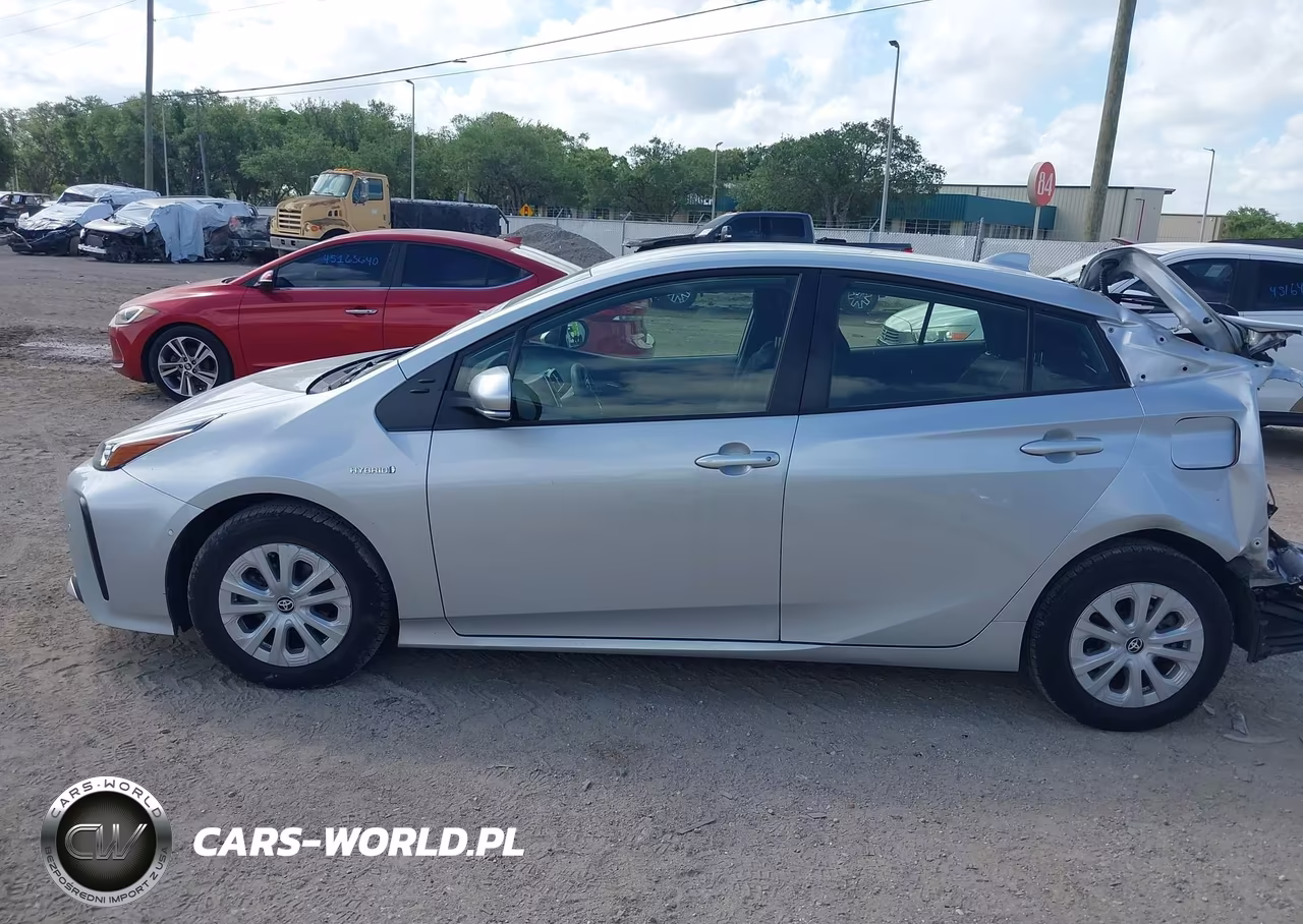 2021 Toyota Prius Le VIN:JTDKAMFU1M3146824 - 15