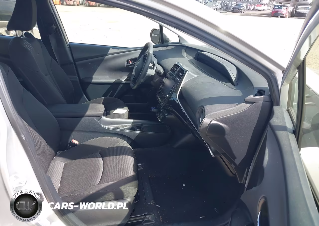 2021 Toyota Prius Le VIN:JTDKAMFU1M3146824 - 5