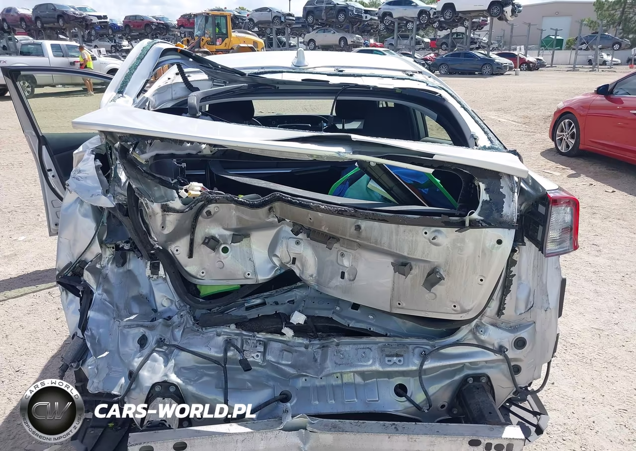 2021 Toyota Prius Le VIN:JTDKAMFU1M3146824 - 6