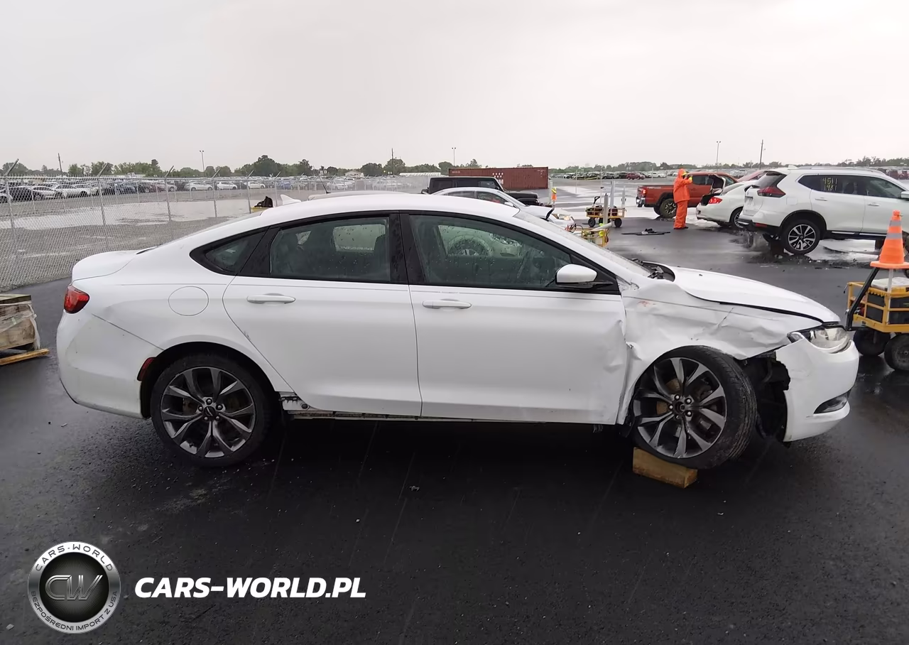 2015 Chrysler 200 S VIN:1C3CCCBB7FN555872 - 13