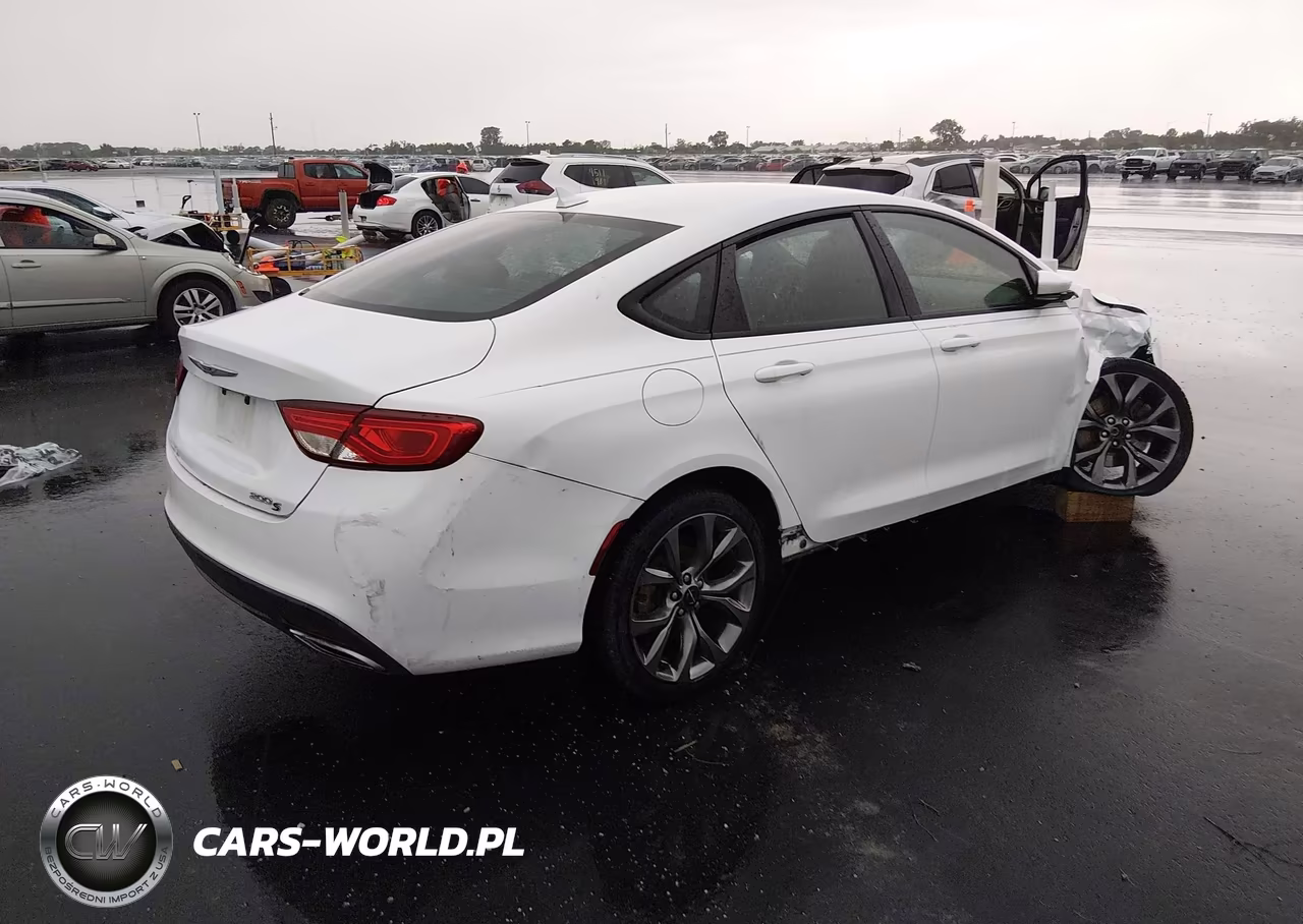 2015 Chrysler 200 S VIN:1C3CCCBB7FN555872 - 4