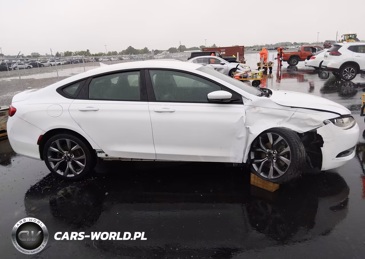 2015 Chrysler 200 S VIN:1C3CCCBB7FN555872 - 6