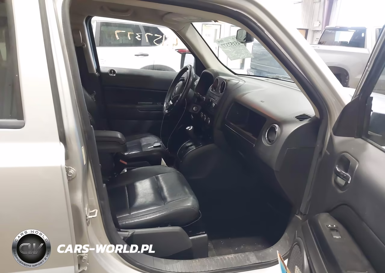 2012 Jeep Patriot Latitude VIN:1C4NJRFB7CD672442 - 5