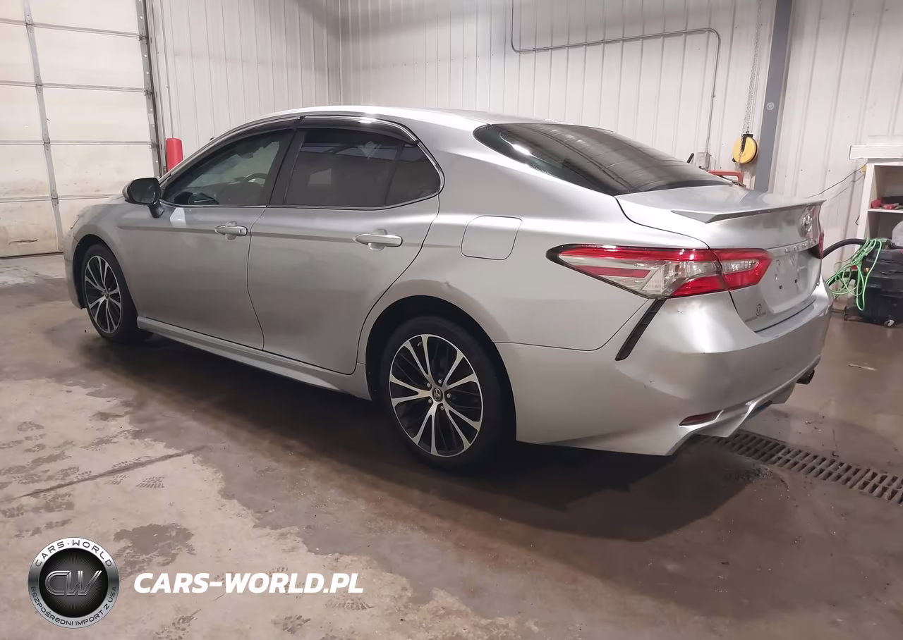 2018 Toyota Camry Se VIN:4T1B11HK4JU065439 - 3