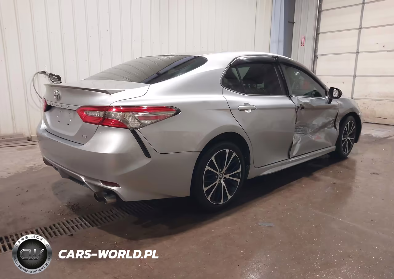 2018 Toyota Camry Se VIN:4T1B11HK4JU065439 - 4