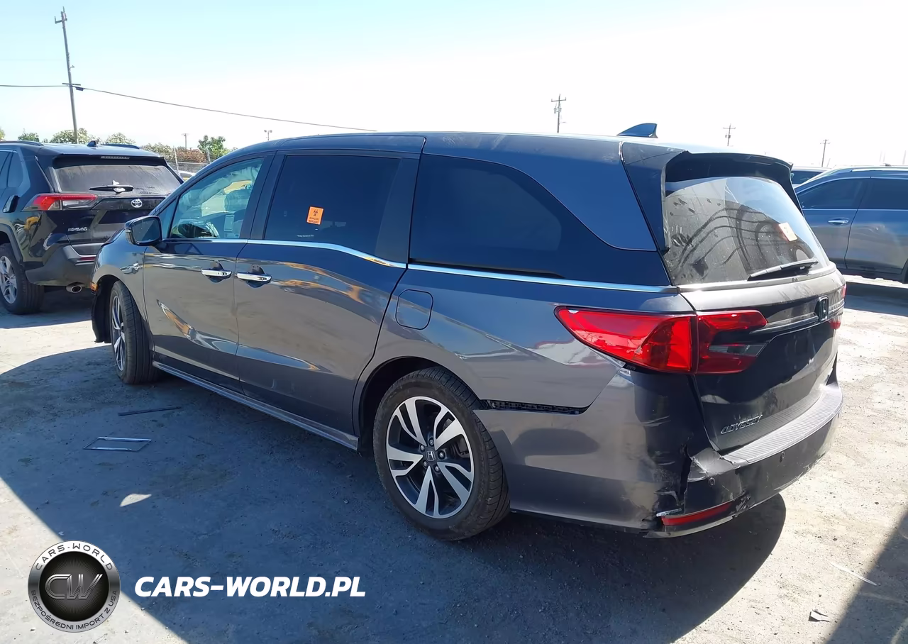 2021 Honda Odyssey Touring VIN:5FNRL6H8XMB025166 - 3