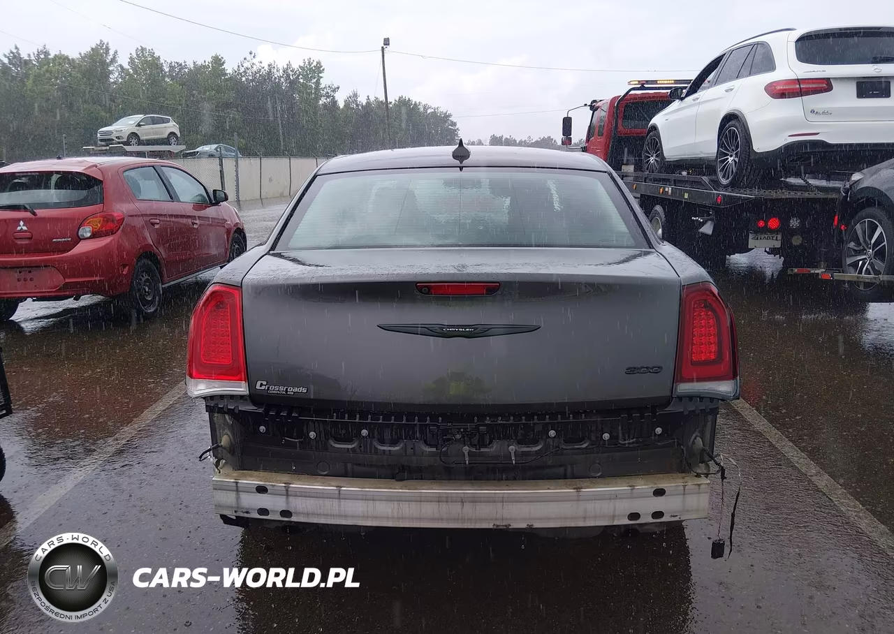 2020 Chrysler 300 Touring VIN:2C3CCAAG1LH212707 - 17