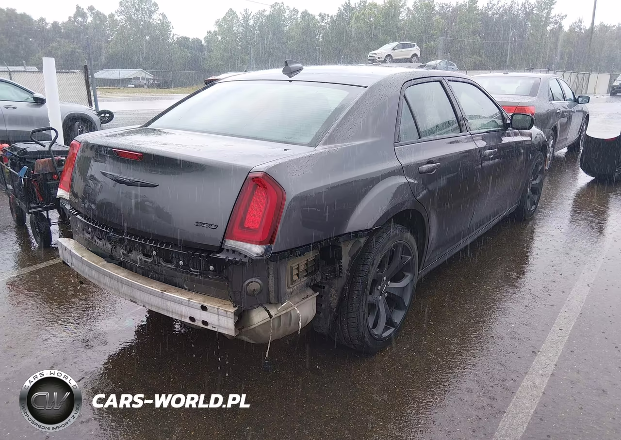 2020 Chrysler 300 Touring VIN:2C3CCAAG1LH212707 - 4