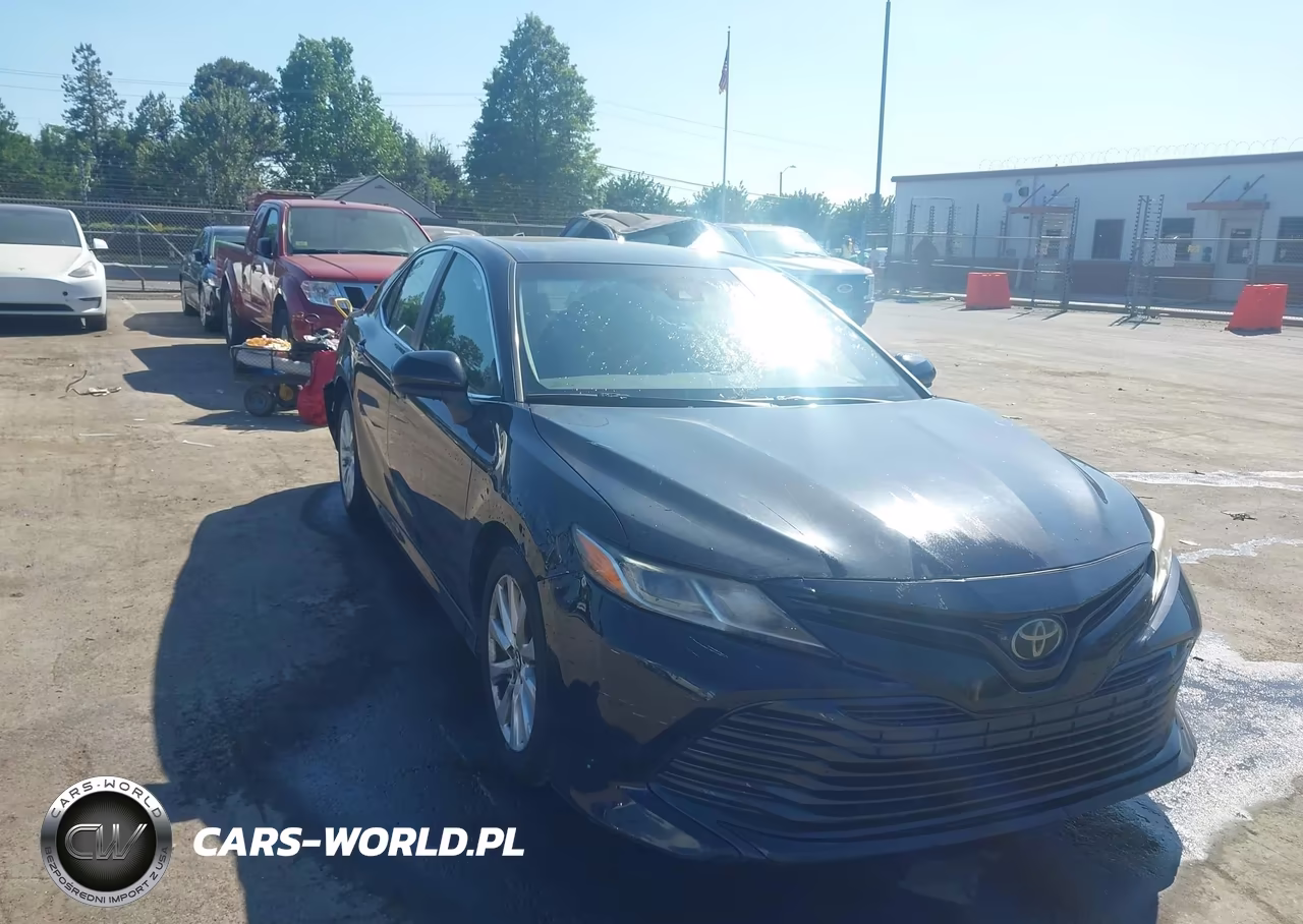2019 Toyota Camry Le – zdjęcie 1 z 18