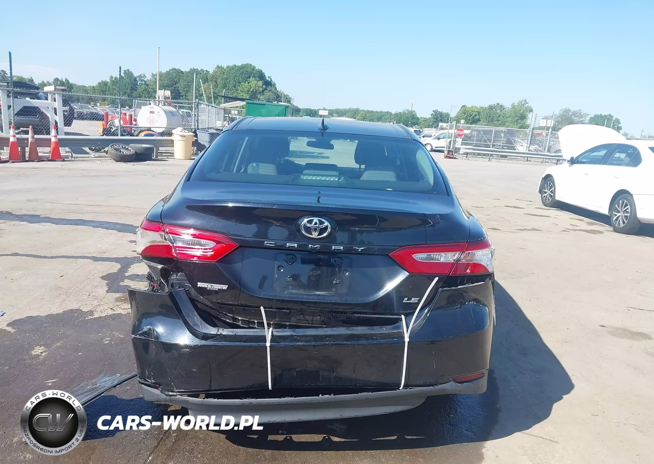 2019 Toyota Camry Le VIN:4T1B11HK2KU819861 - 17