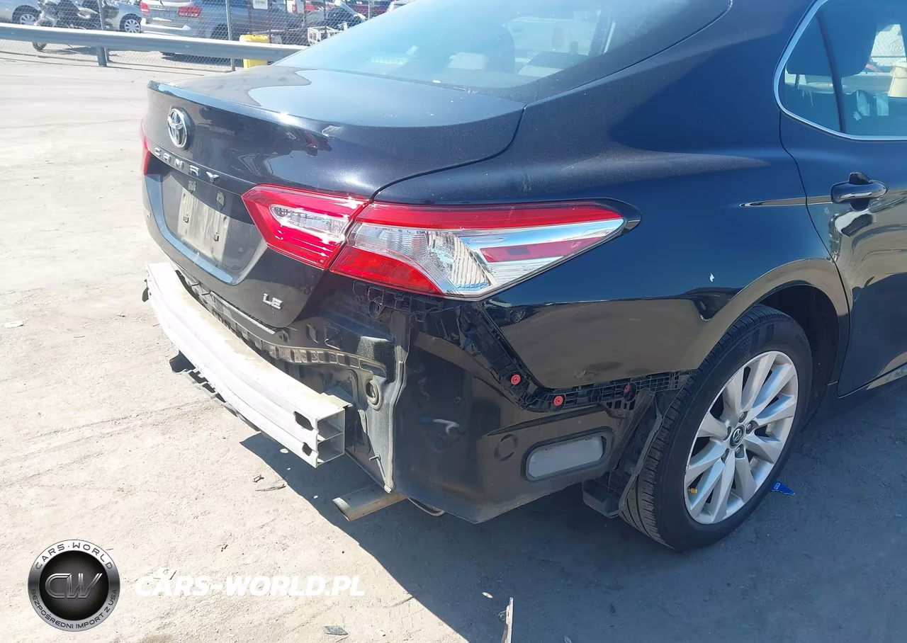 2019 Toyota Camry Le VIN:4T1B11HK2KU819861 - 18