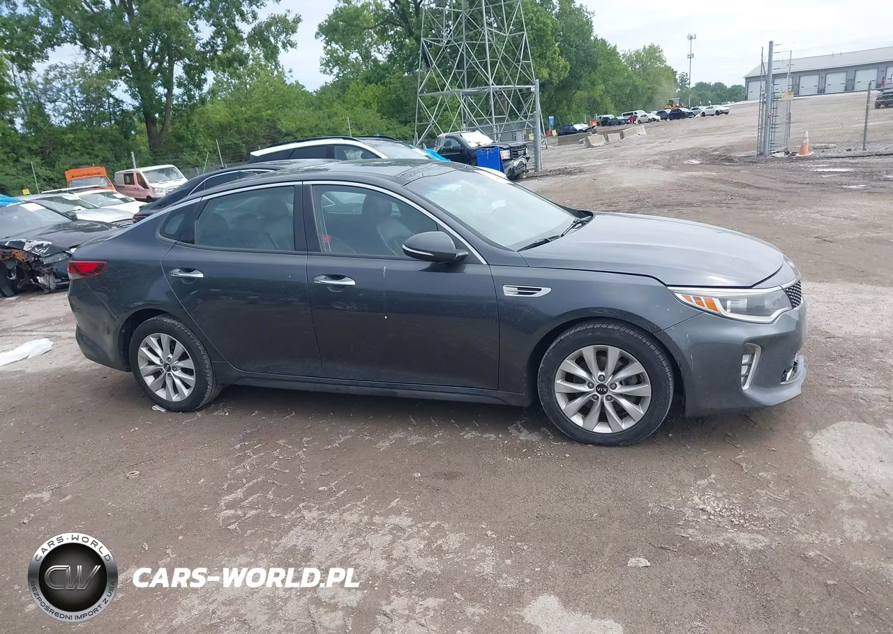 2018 Kia Optima S VIN:5XXGT4L33JG193845 - 13