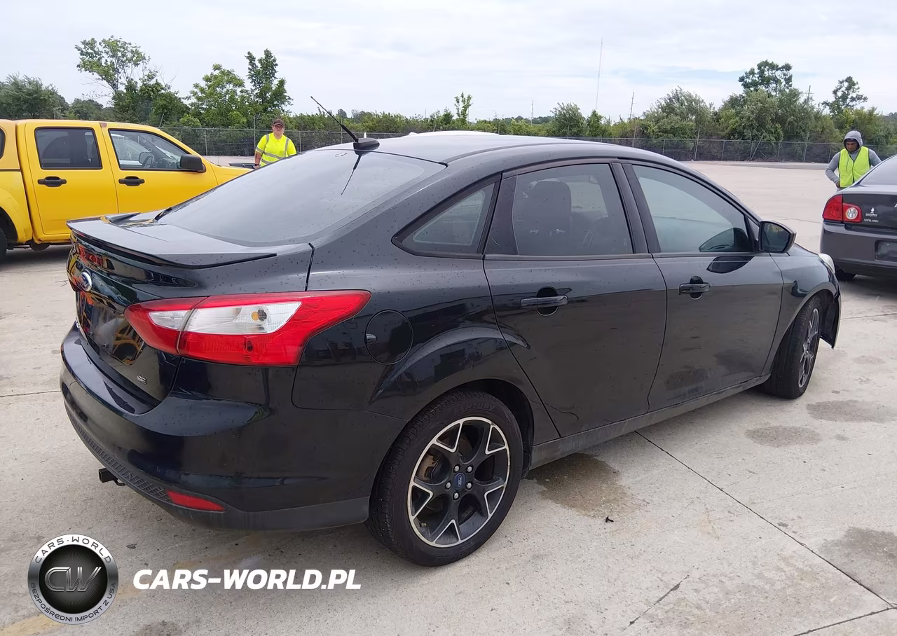 2012 Ford Focus Se VIN:1FAHP3F27CL362182 - 4