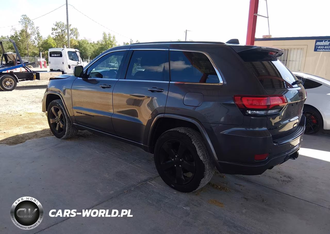 2015 Jeep Grand Cherokee Altitude VIN:1C4RJFAG0FC166285 - 3