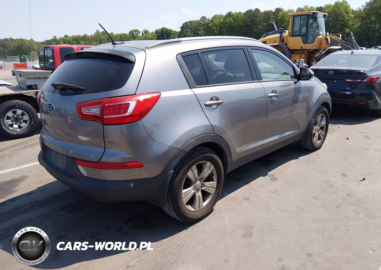 2011 Kia Sportage Lx VIN:KNDPBCA2XB7139654 - 4