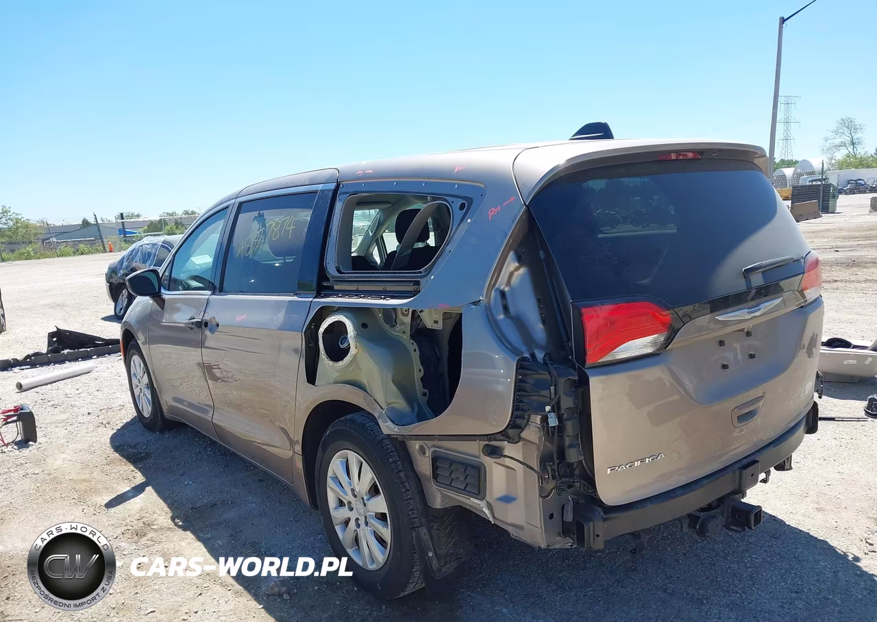 2018 Chrysler Pacifica L VIN:2C4RC1AG1JR198448 - 3
