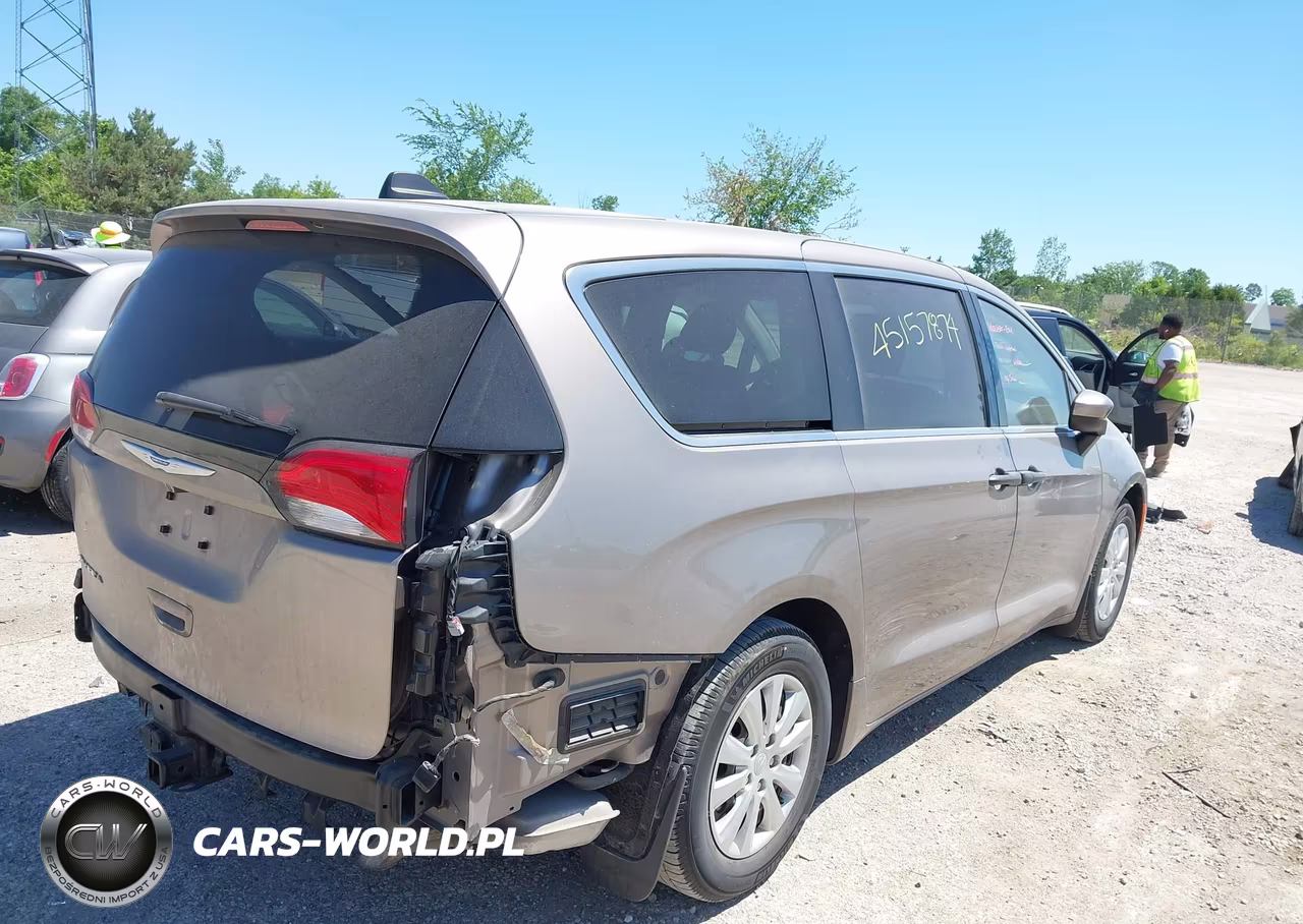 2018 Chrysler Pacifica L VIN:2C4RC1AG1JR198448 - 4